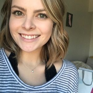 Meet your Posher, Adriana